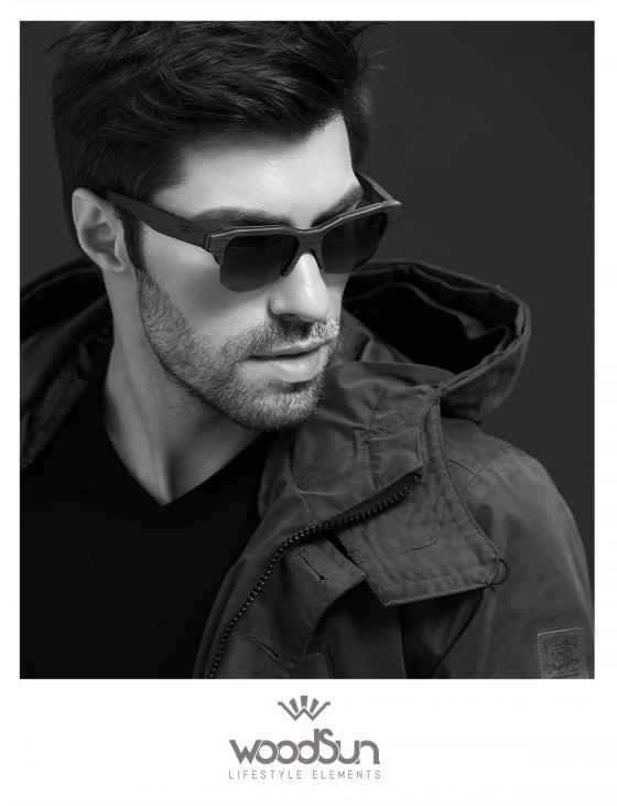 Фотосъемка мужчина в очках для бренда woodSun by Evgeny Fist