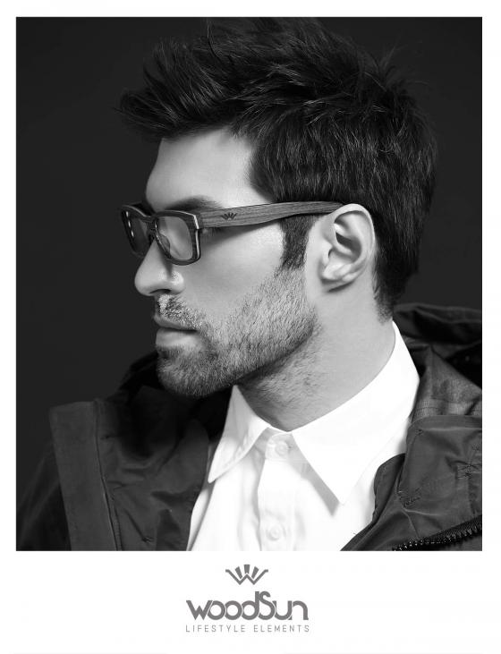 Фотосессия мужчина в очках для бренда woodSun by Evgeny Fist