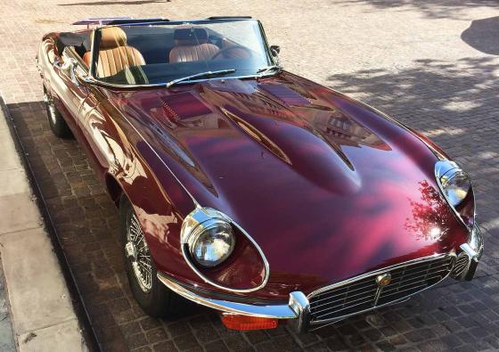 Ретро кабриолет Jaguar в Лос-Анджелесе в Америке