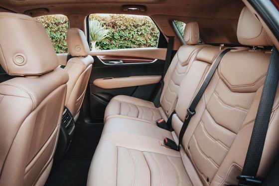 Фото салона сзади Cadillac XT5 by Evgeny Fist