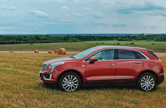 Cadillac XT5 вид сбоку