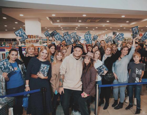 Евгений Фист и его читатели на презентации книги Слава Блогу