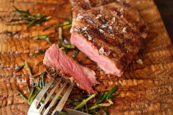 Стейк рибай rib-eye прожарка medium rare в разрезе
