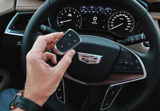 Руль и ключ от Cadillac XT5
