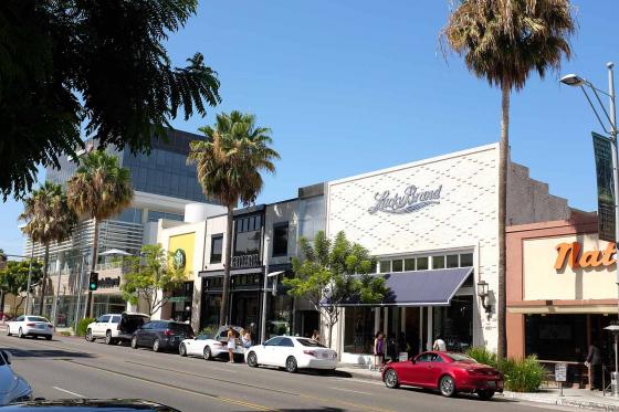 Starbucks на улице Rodeo Drive в Лос-Анджелесе