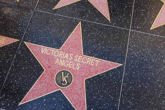 Звезда Victoria's Secret на аллеи славы в в Лос-Анджелесе в Америке