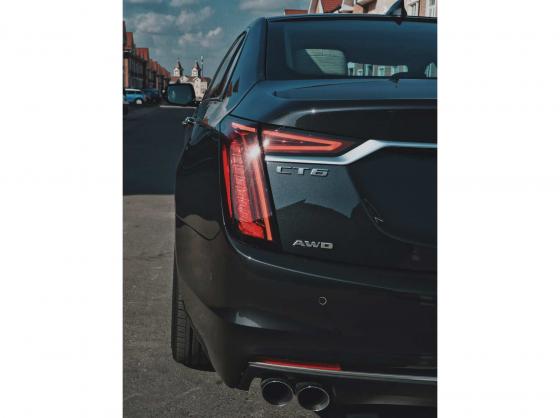 Фото задней части автомобиля Cadillac CT6 2019